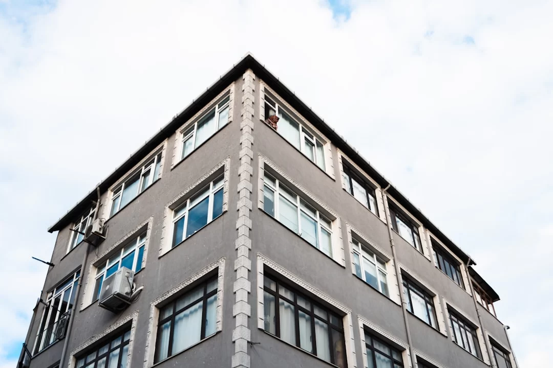 Soyak Evostar kiralık dairelerin bulunduğu modern site girişi